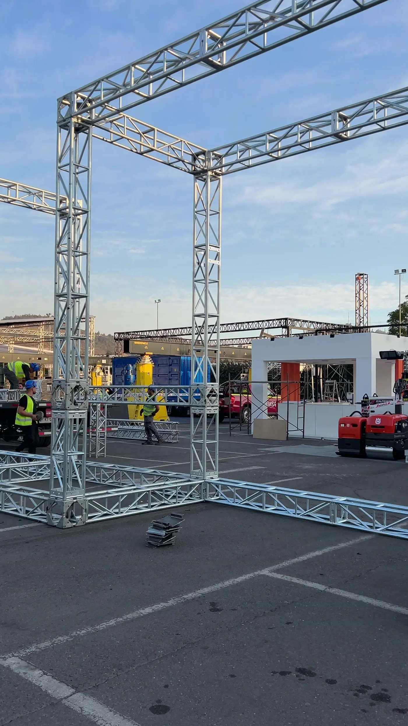 Avance del montaje estructural del stand Makita