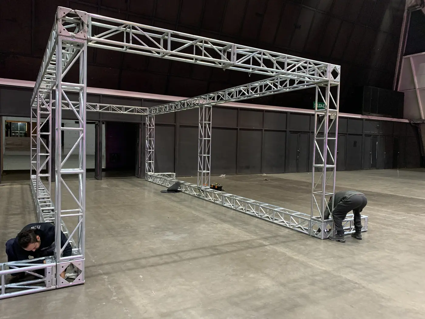 Estructura Truss modular para Montaje de stand, proyecto realizado por PRAVUS