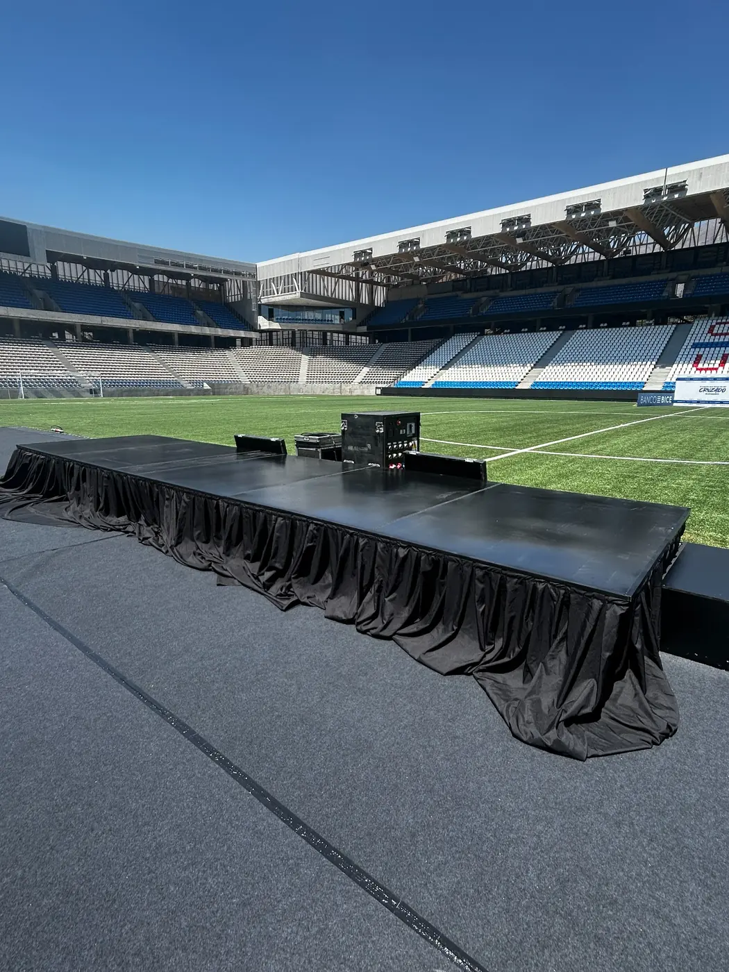 Tarima para evento deportivo para Montaje en estadio, proyecto realizado por PRAVUS